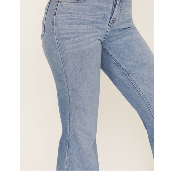 Shayanne Women’s light wash high super flare! Size 27/30 - Picture 1 of 7